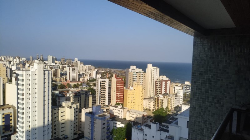 3 Quartos, sendo 1 suíte, 110m², andar alto, 2 garagens .Pituba Ville