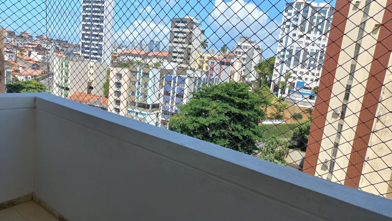 3 Quartos, dependência, andar alto, 1 garagem.Proximo acadêmia Hammer