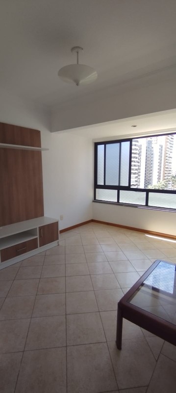 4 Quartos, sendo 1 suite, 120 mt, 2 garagens.Pituba Ville